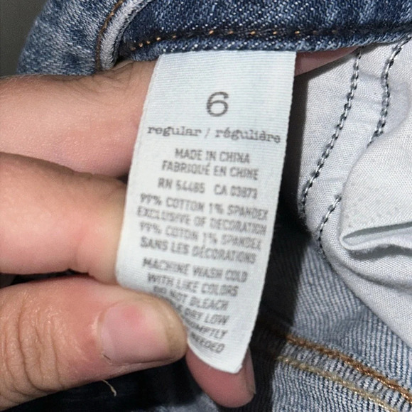 distressed American Eagle jeans size 6 - Picture 4 of 4